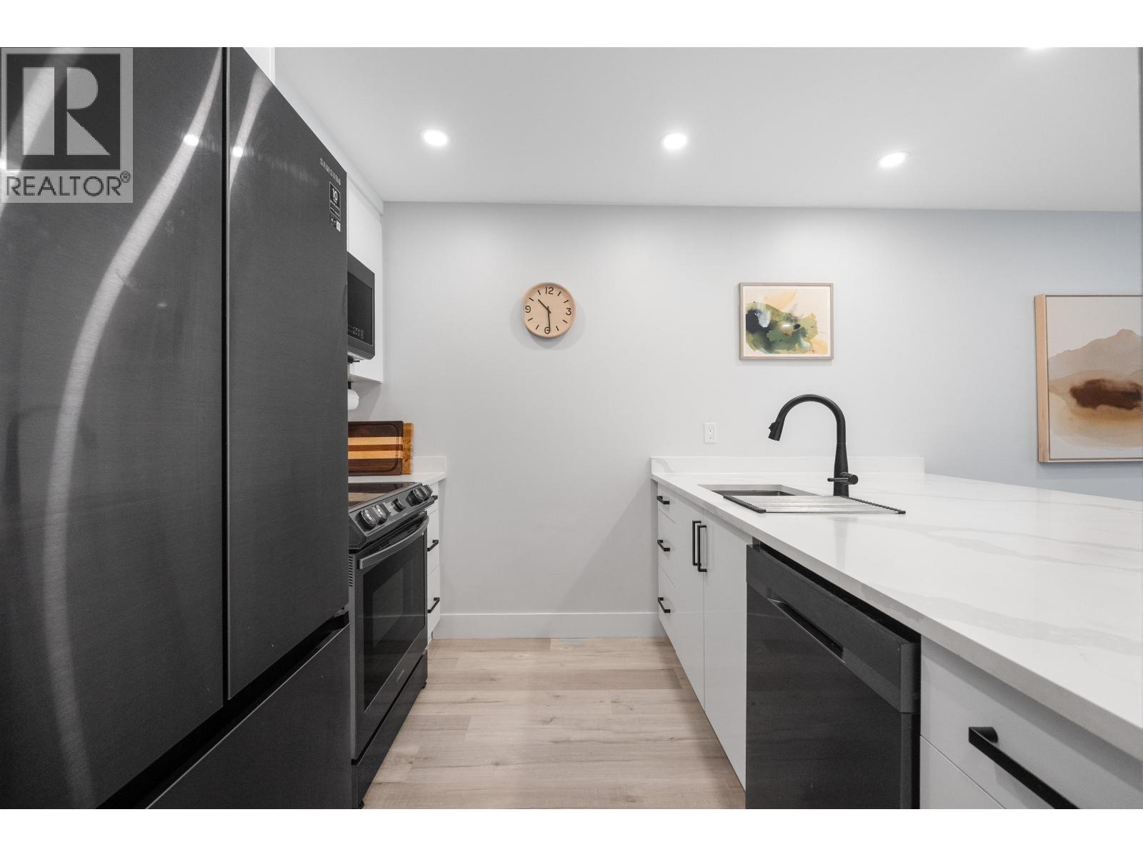 217 7377 SALISBURY AVENUE, Burnaby — photo 3