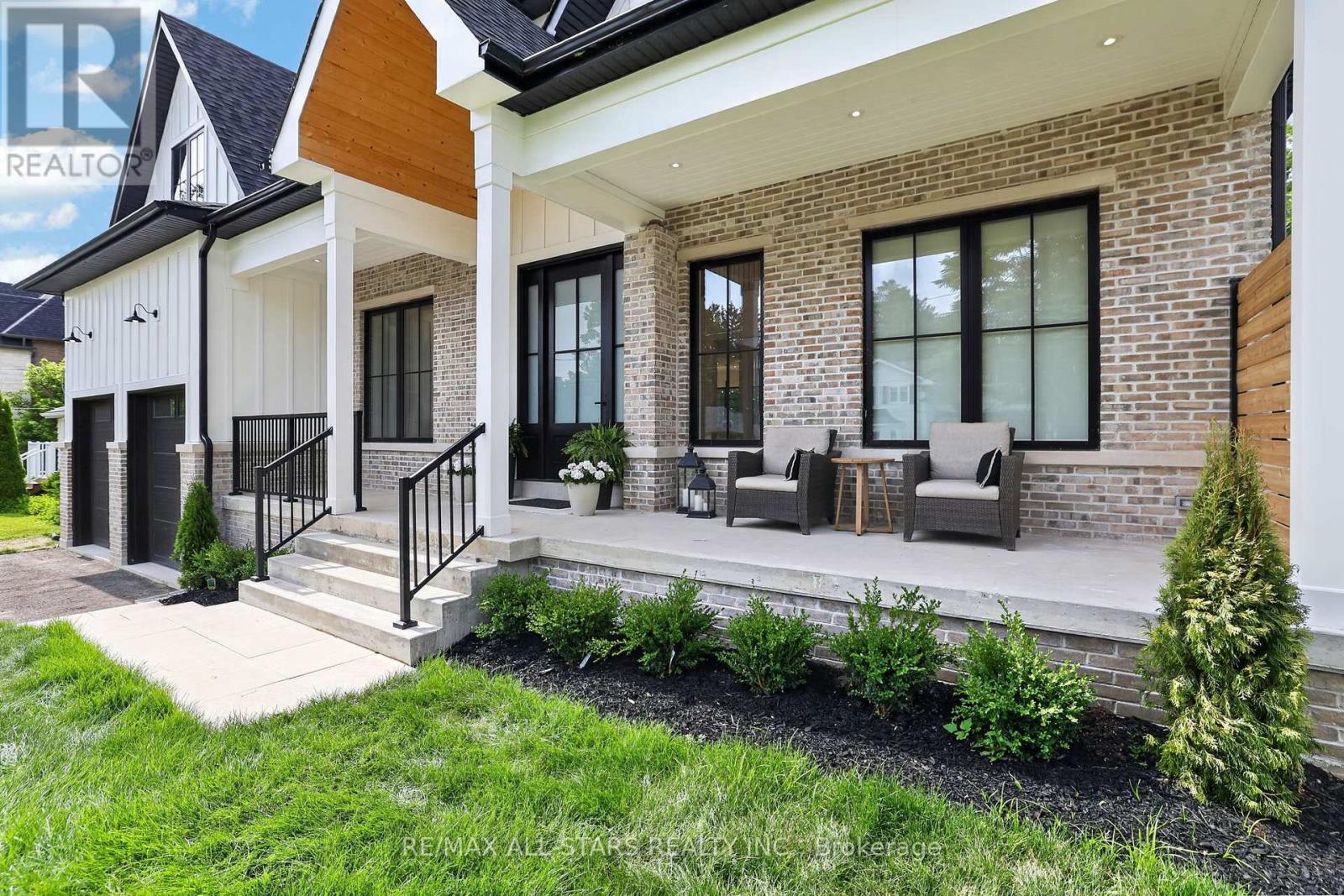 351 South Street, Whitchurch-Stouffville — photo 2