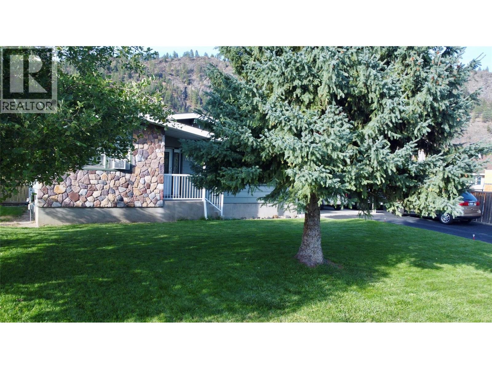 1623 Landsdowne Crescent - 2