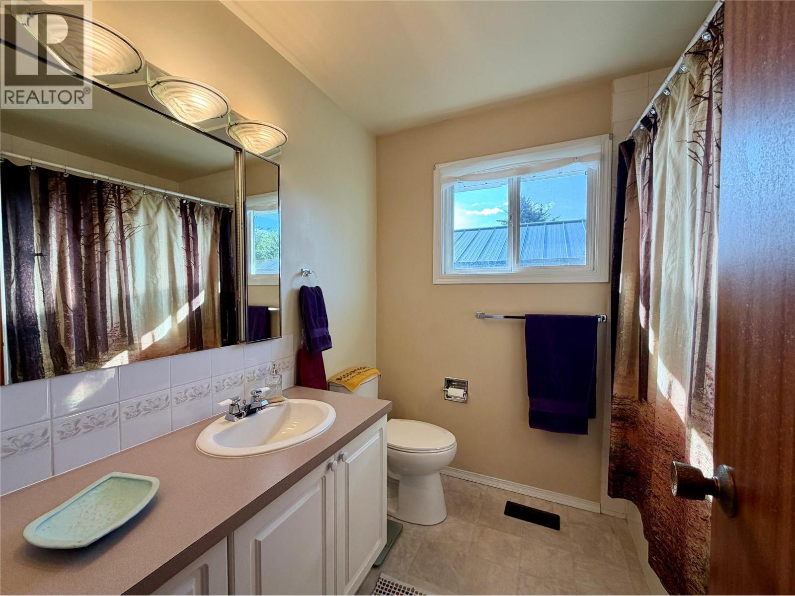 1623 Landsdowne Crescent - Image 26