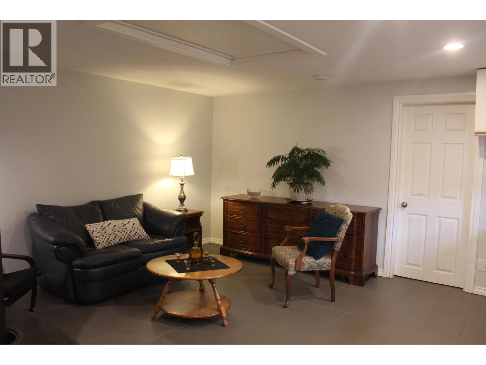 737 ROBINSON, Coquitlam — photo 2