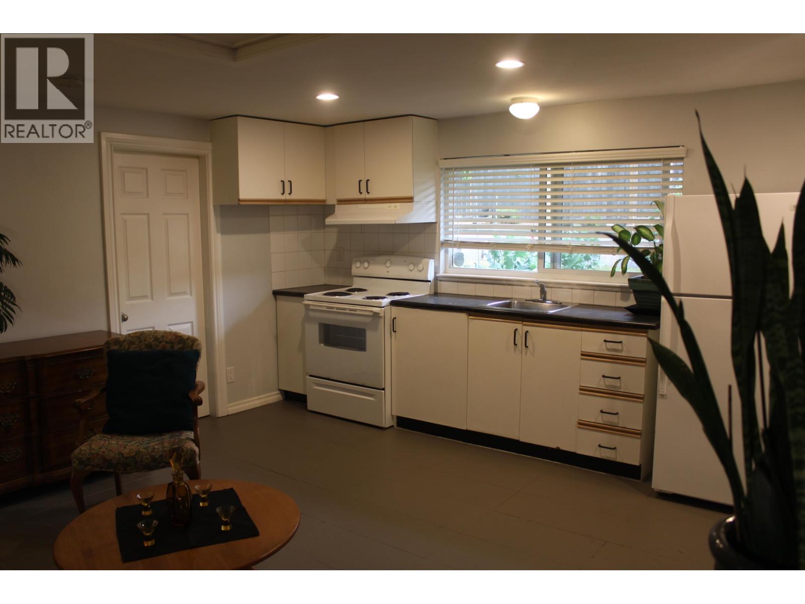 737 ROBINSON, Coquitlam — photo 3