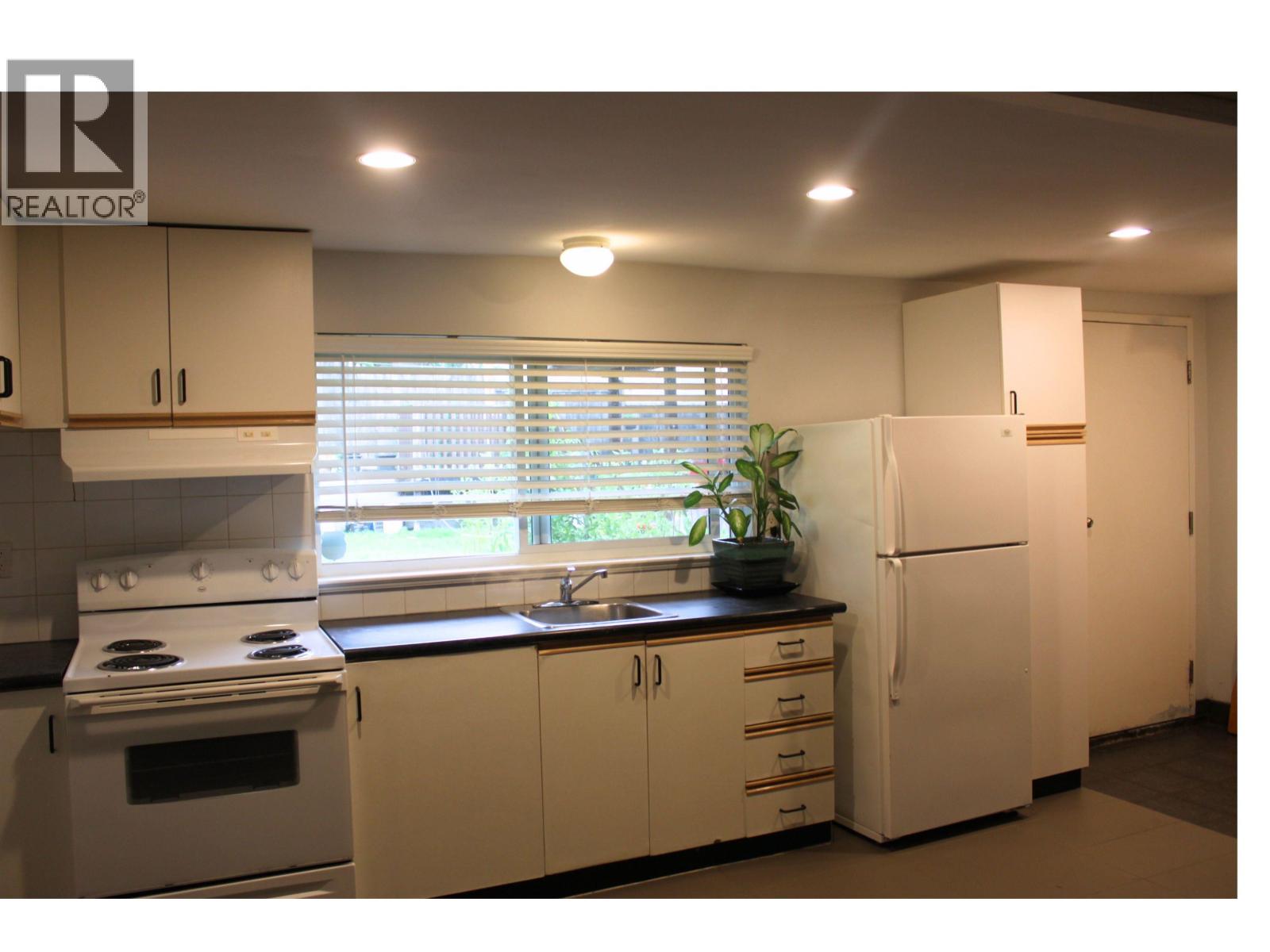 737 ROBINSON, Coquitlam — photo 4