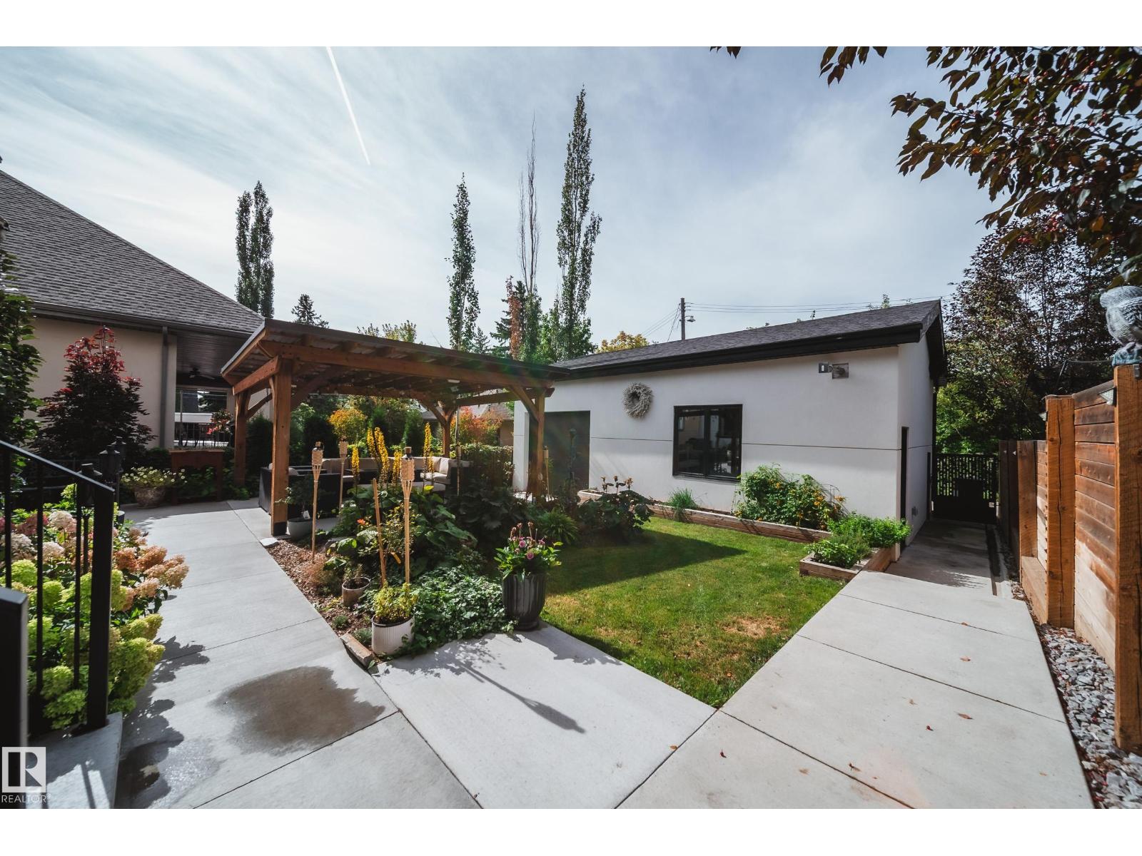 10228 130 ST NW - 62