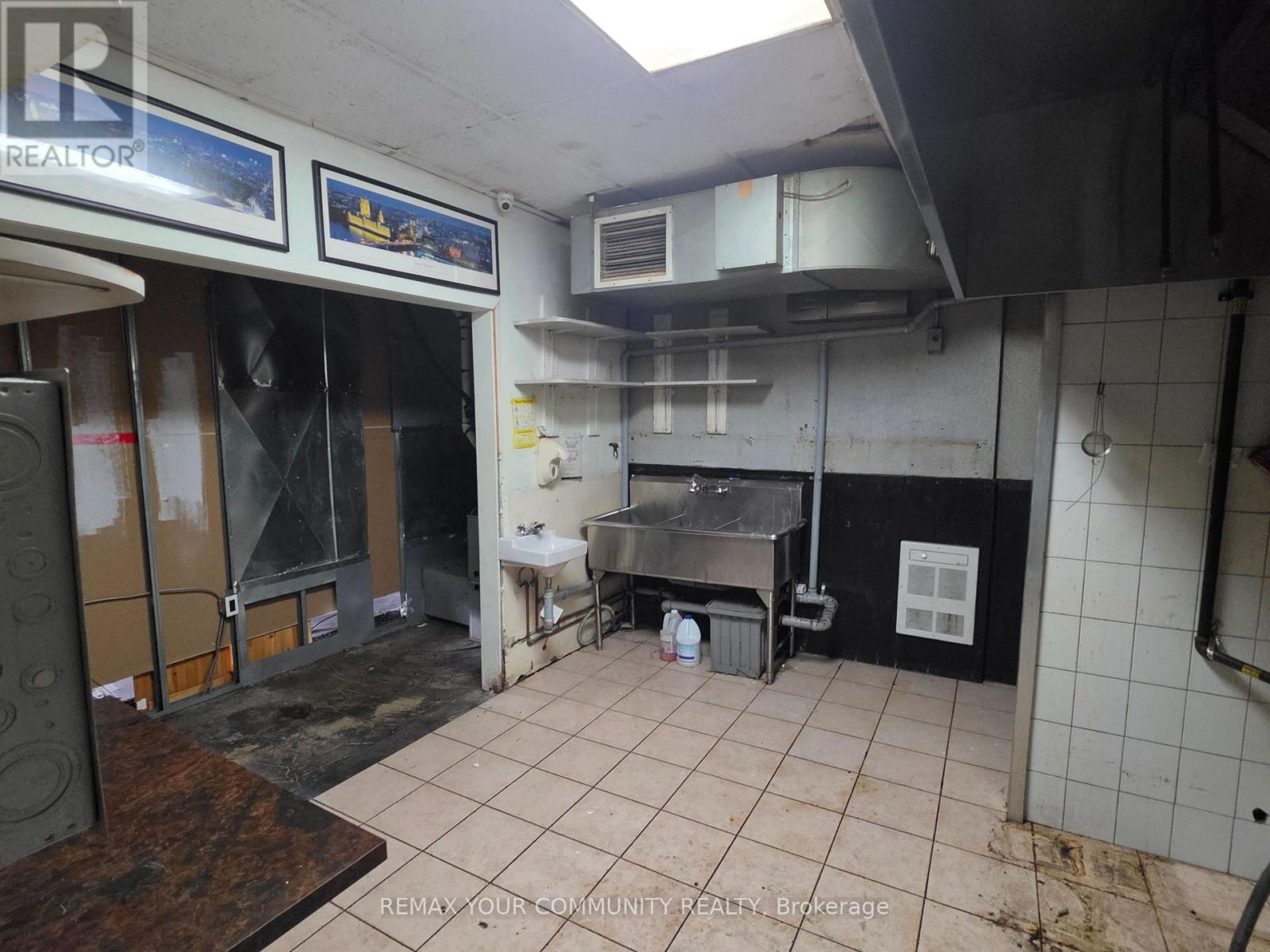 B & C - 349 ROYAL YORK ROAD, Toronto (Mimico) — photo 6