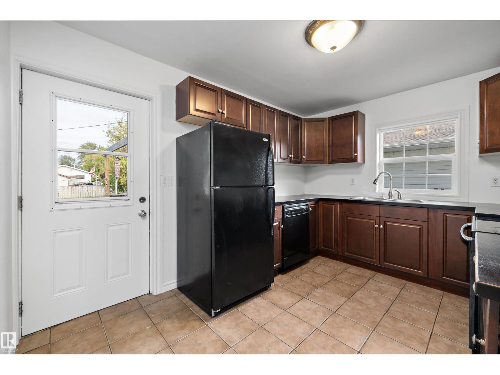 10011 105 ST - Image 13