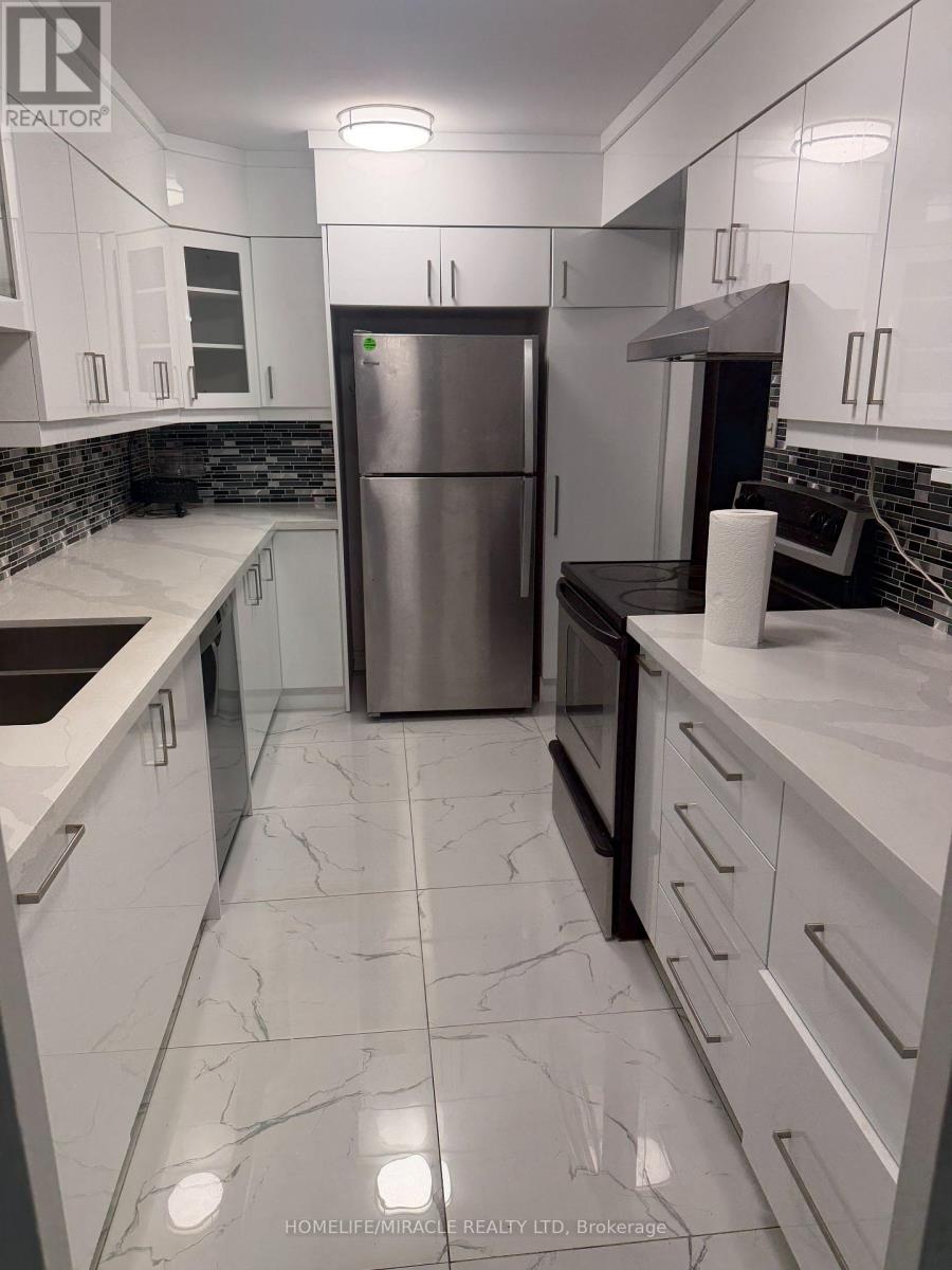 411 - 2835 ISLINGTON AVENUE, Toronto (Humber Summit)