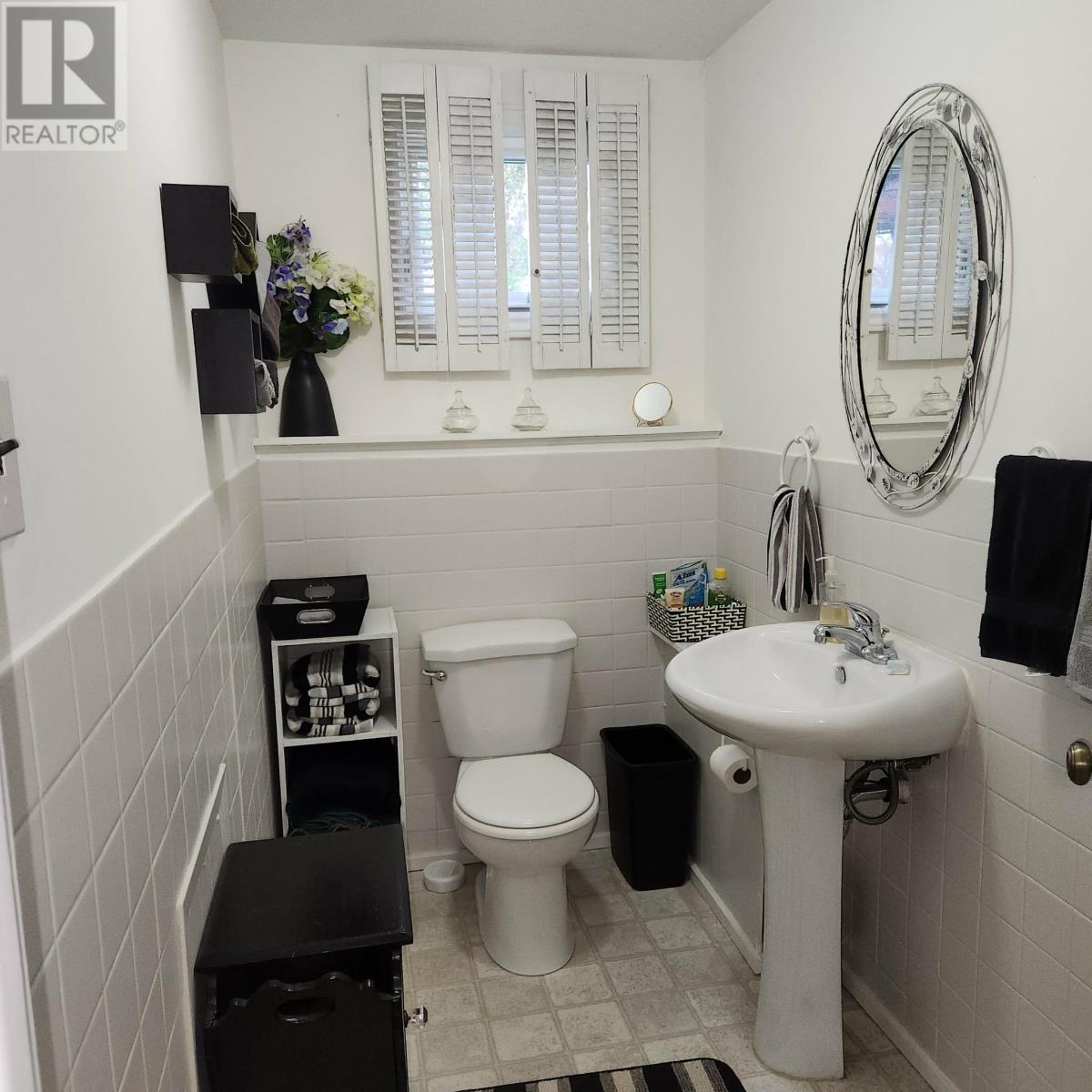 41 Penny Lane - Image 33