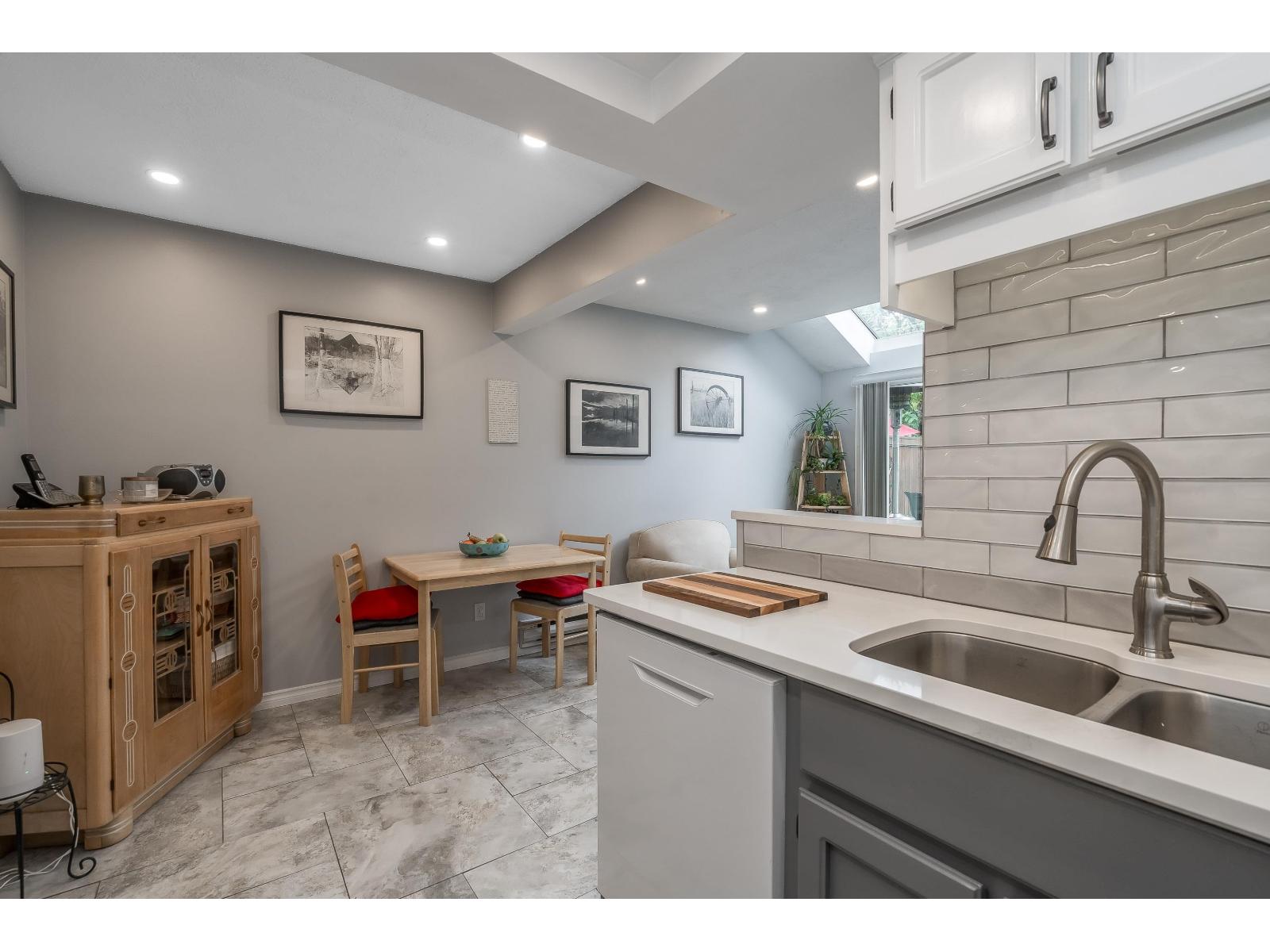 10 34755 OLD YALE ROAD, Abbotsford