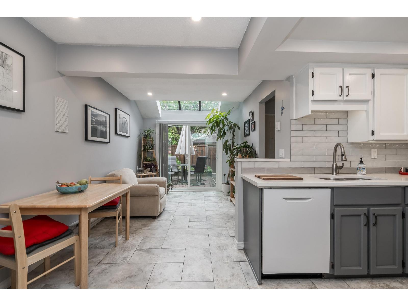 10 34755 OLD YALE ROAD, Abbotsford