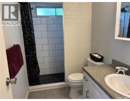 Bedroom - C2 1455 9th Avenue Ne, Moose Jaw, SK S6J1C6 Photo 6