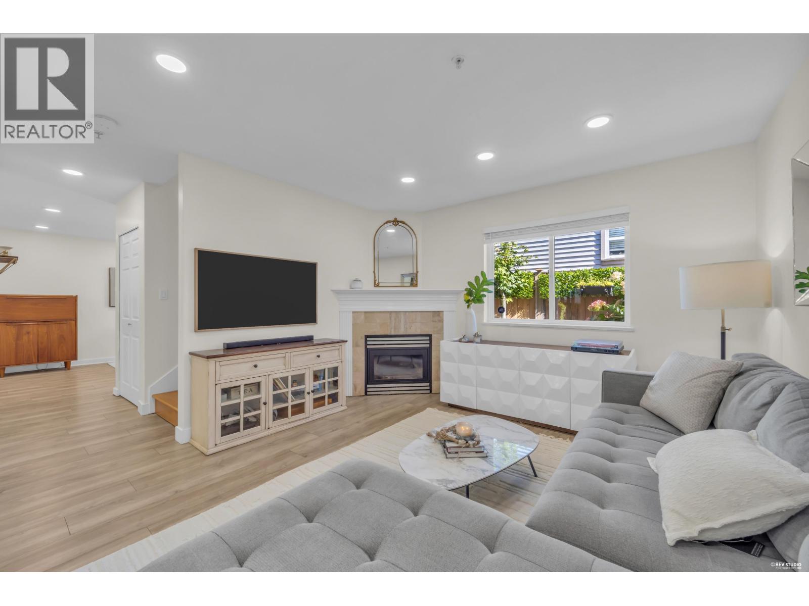 5 1233 W 16TH STREET, North Vancouver — photo 4