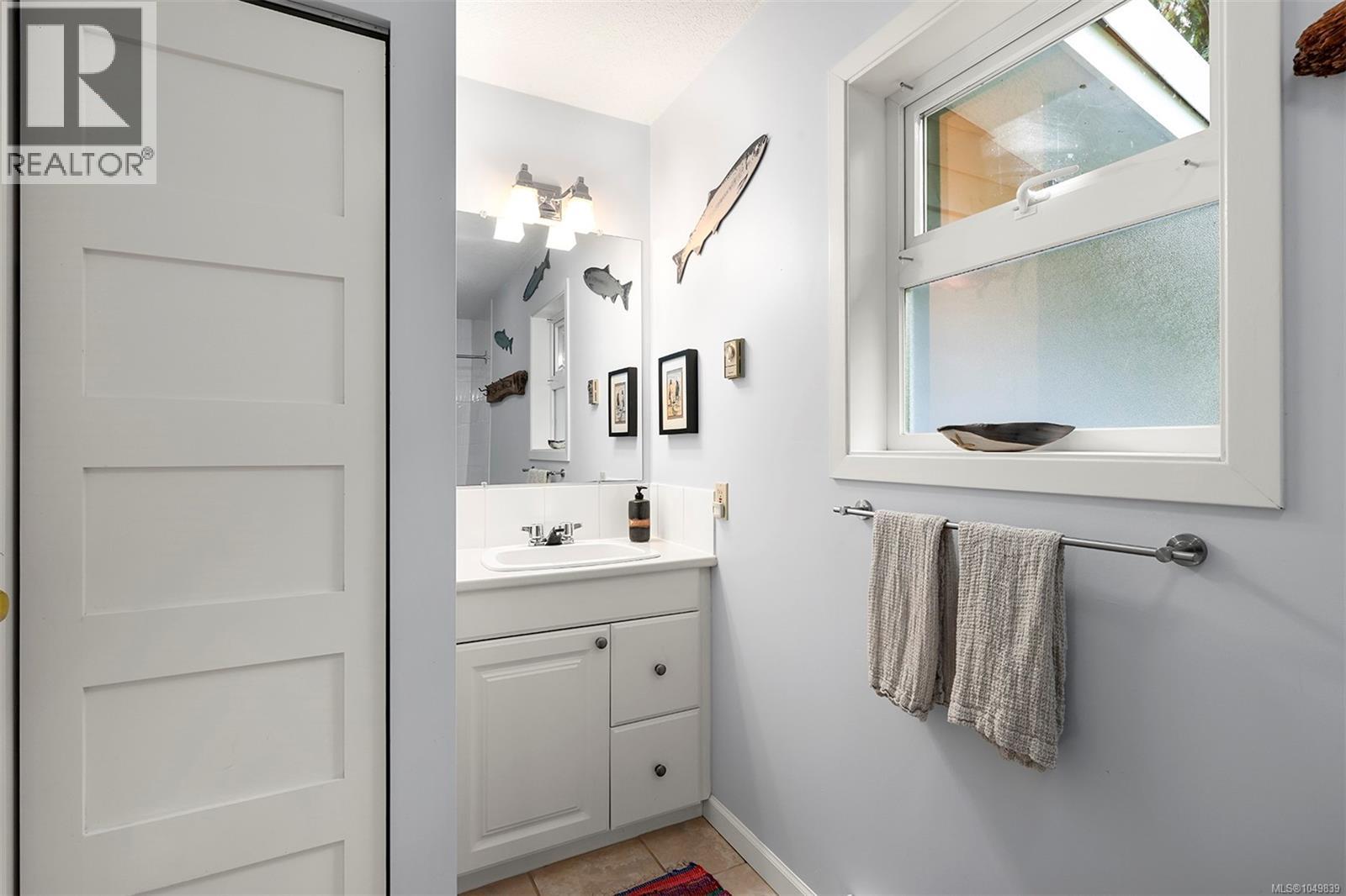 1701 Dalziel Rd - 38