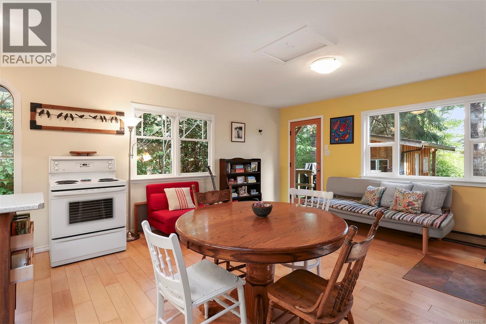 1701 Dalziel Rd - 27