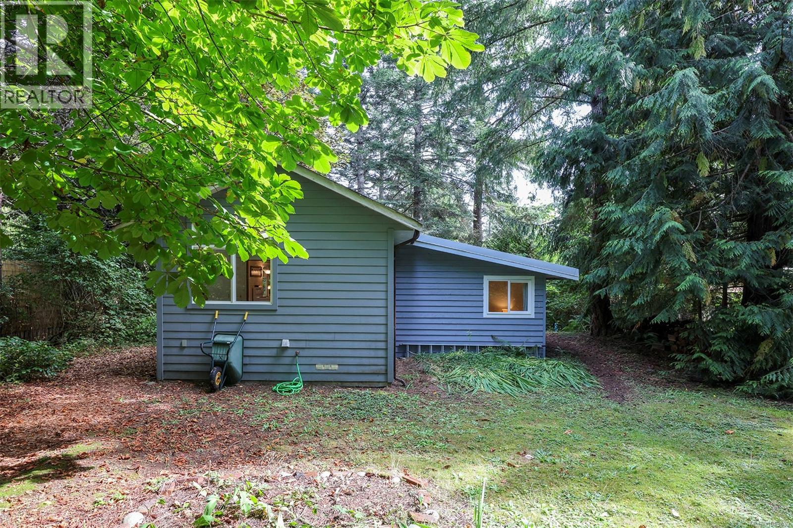 1701 Dalziel Rd - 39