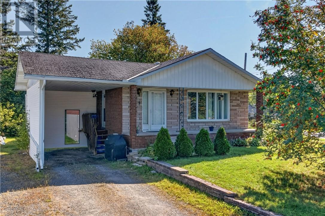 269 Ninth Avenue, Lively