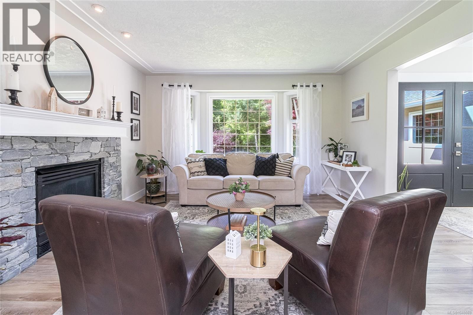 1650 Tatlow Rd, North Saanich