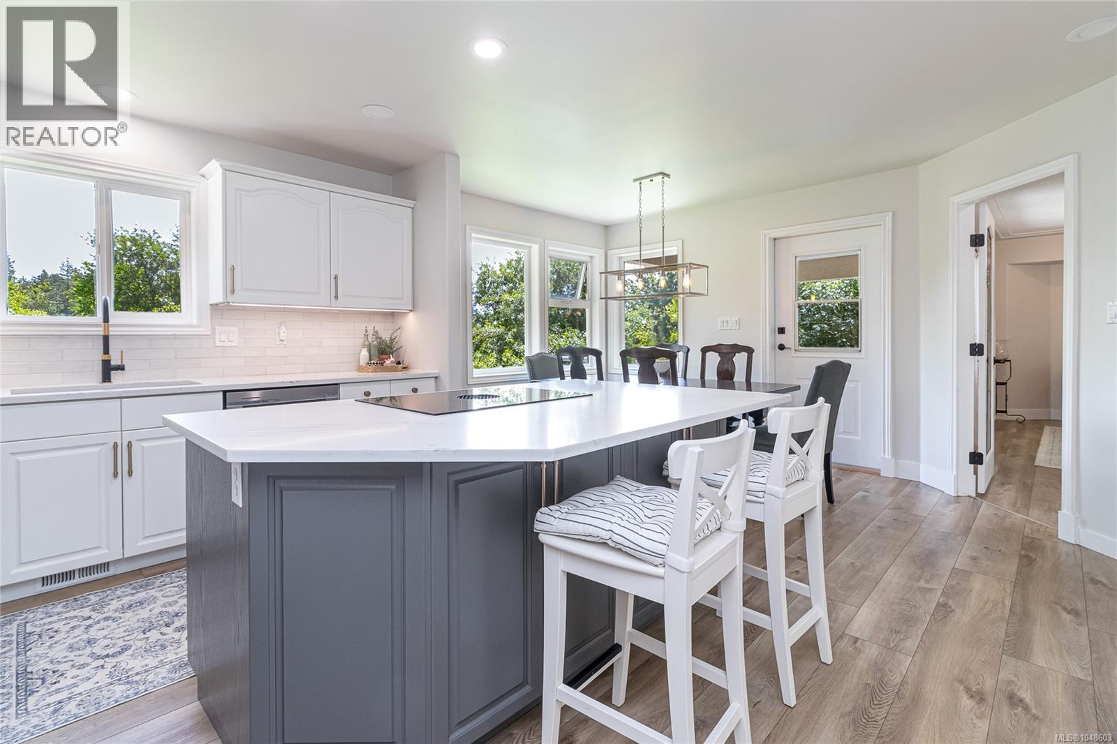 1650 Tatlow Rd, North Saanich
