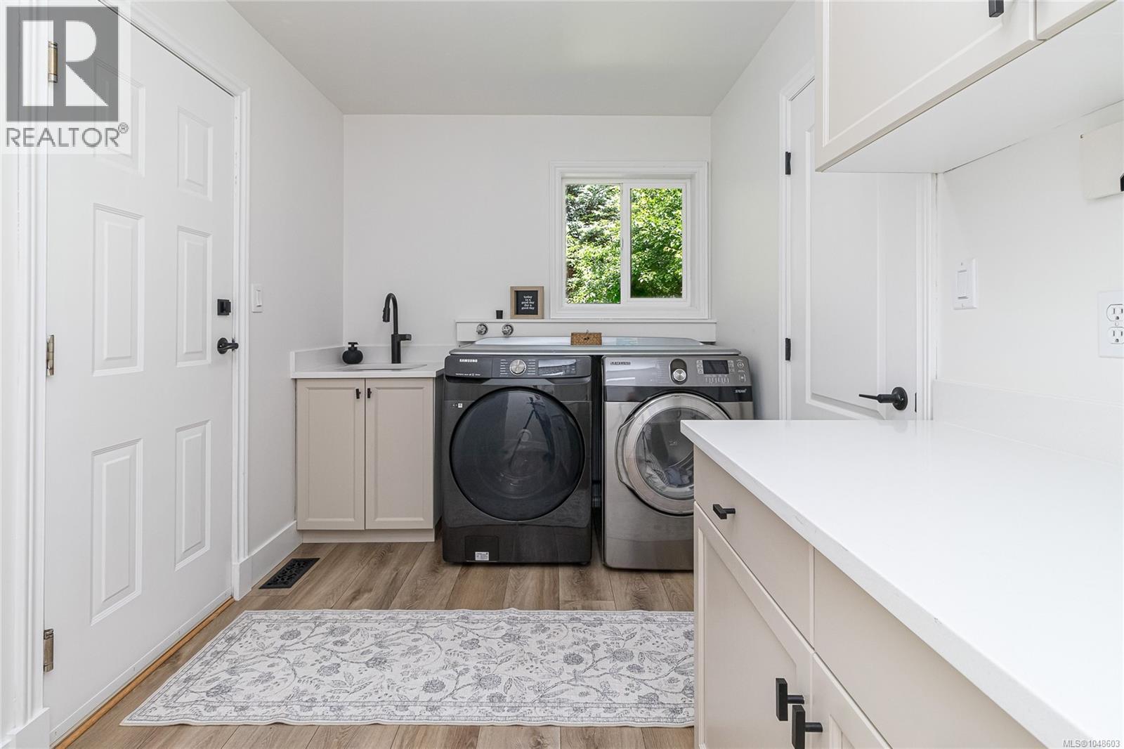 1650 Tatlow Rd, North Saanich