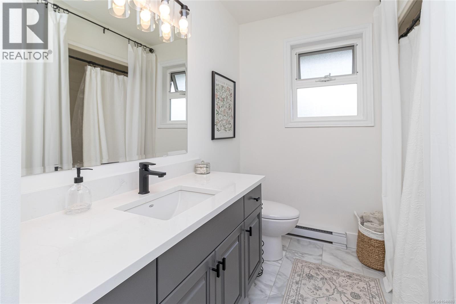 1650 Tatlow Rd, North Saanich