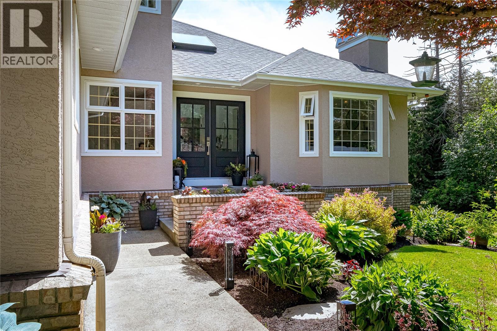 1650 Tatlow Rd, North Saanich