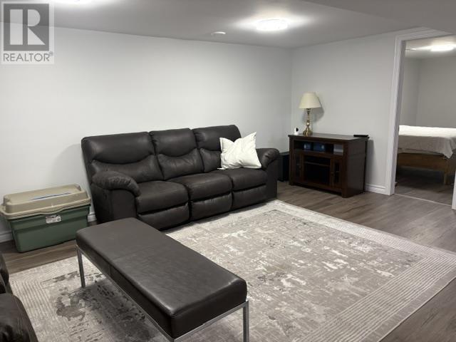 15 Kitchener RD - Image 12