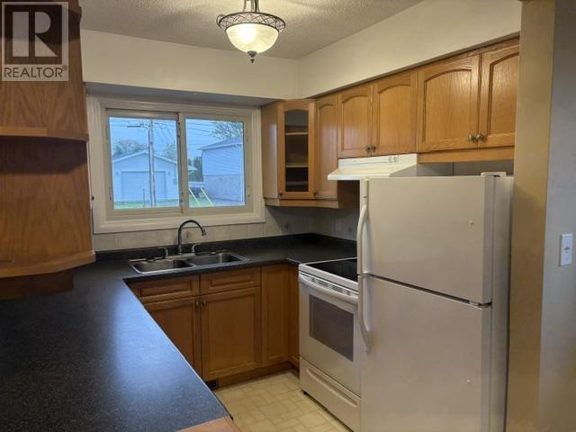 15 Kitchener RD - 2