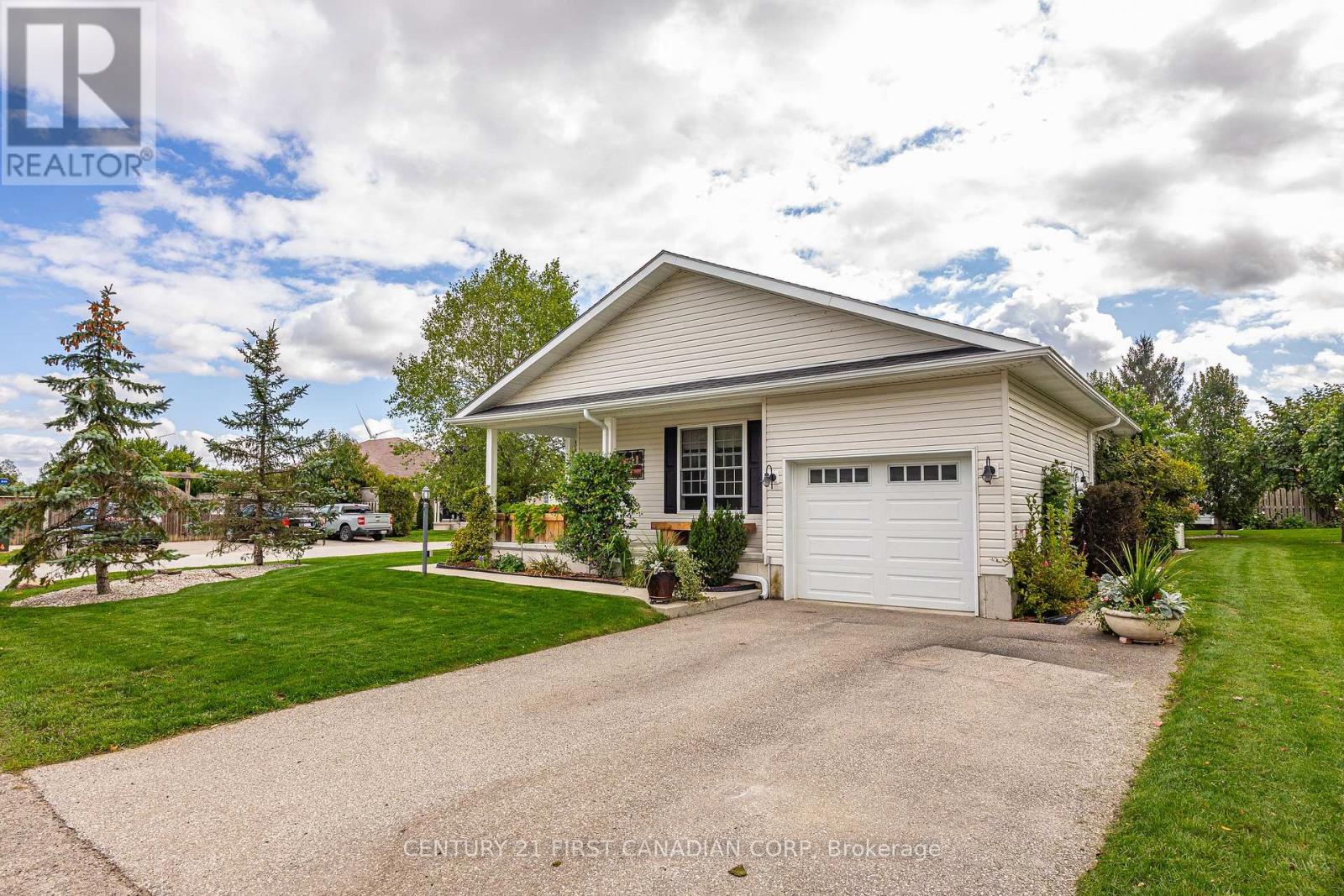 420 SHANNON BOULEVARD, South Huron (Stephen) — photo 2