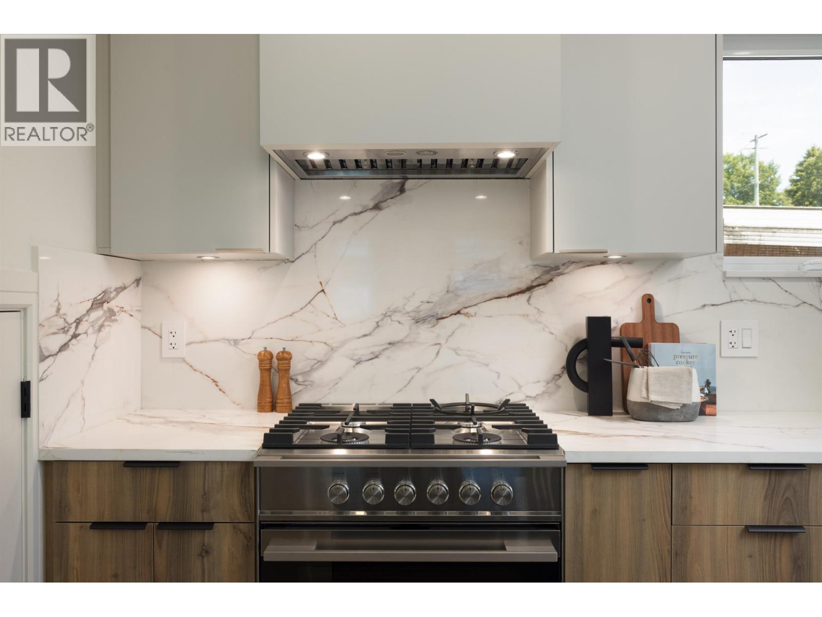 2068 E 1ST AVENUE, Vancouver
