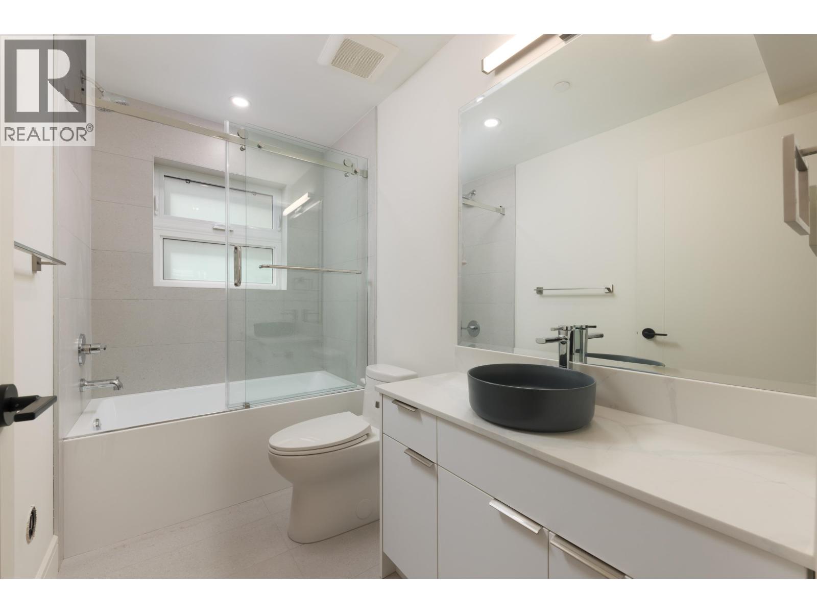 2066 E 1ST AVENUE, Vancouver