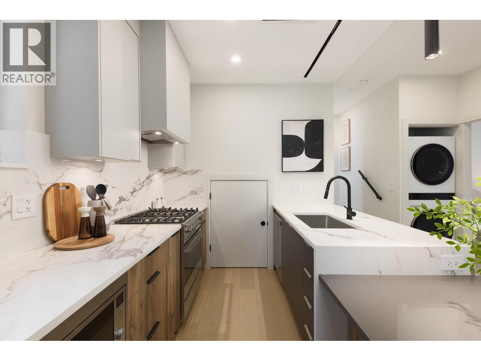 2066 E 1ST AVENUE, Vancouver