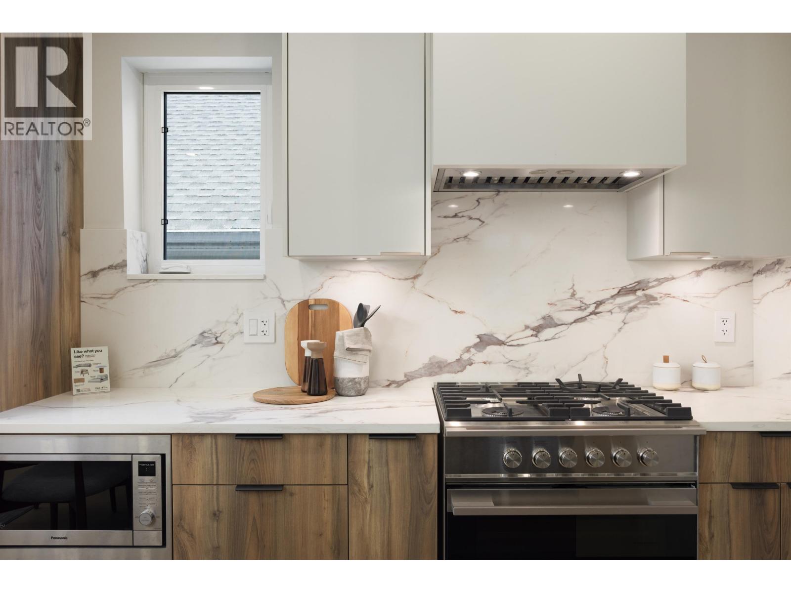 2066 E 1ST AVENUE, Vancouver
