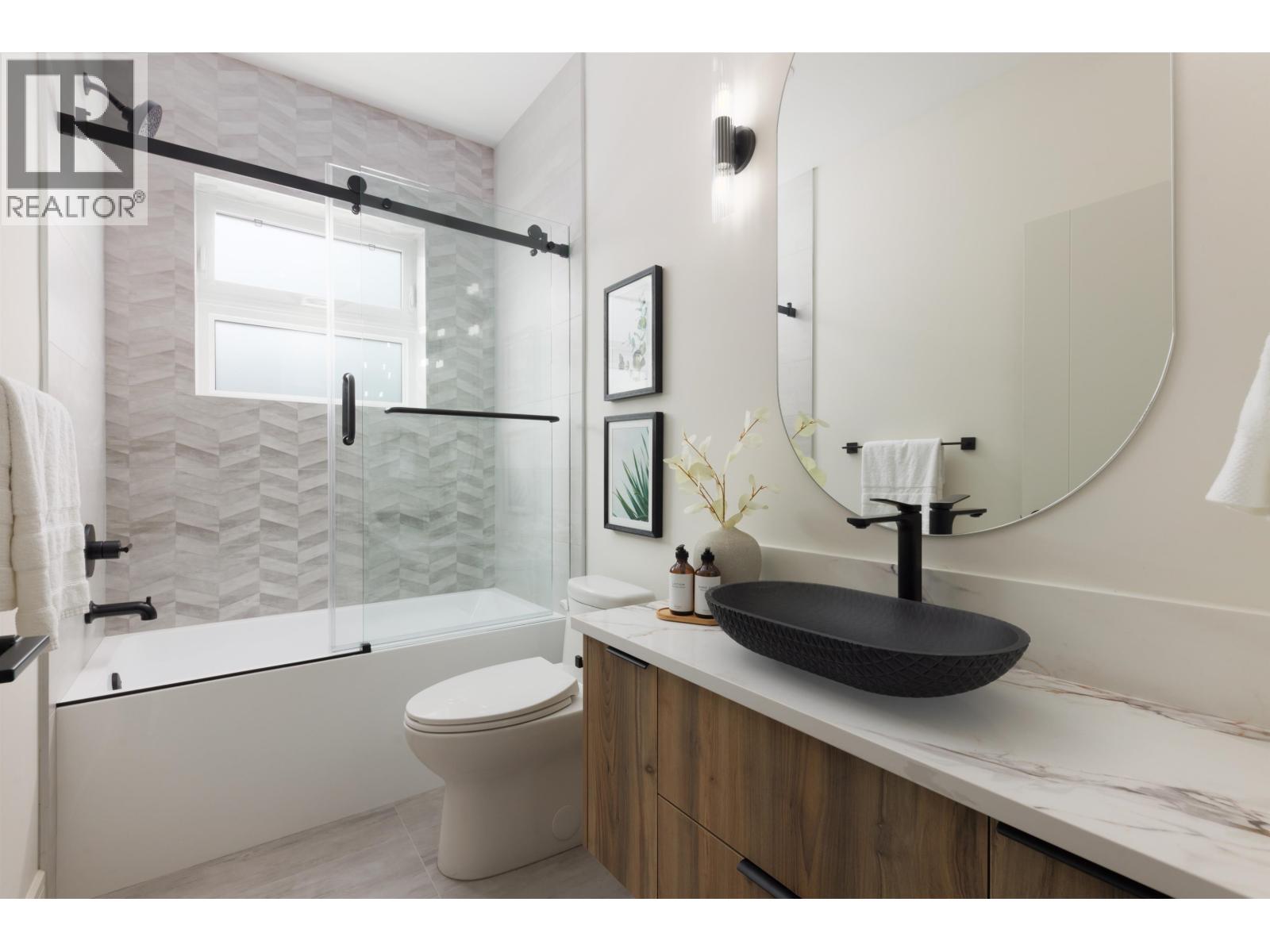 2066 E 1ST AVENUE, Vancouver