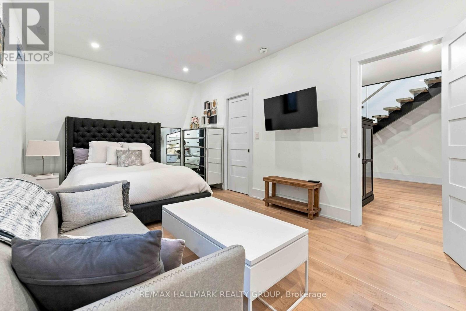 114 THEBERGE PRIVATE - 32