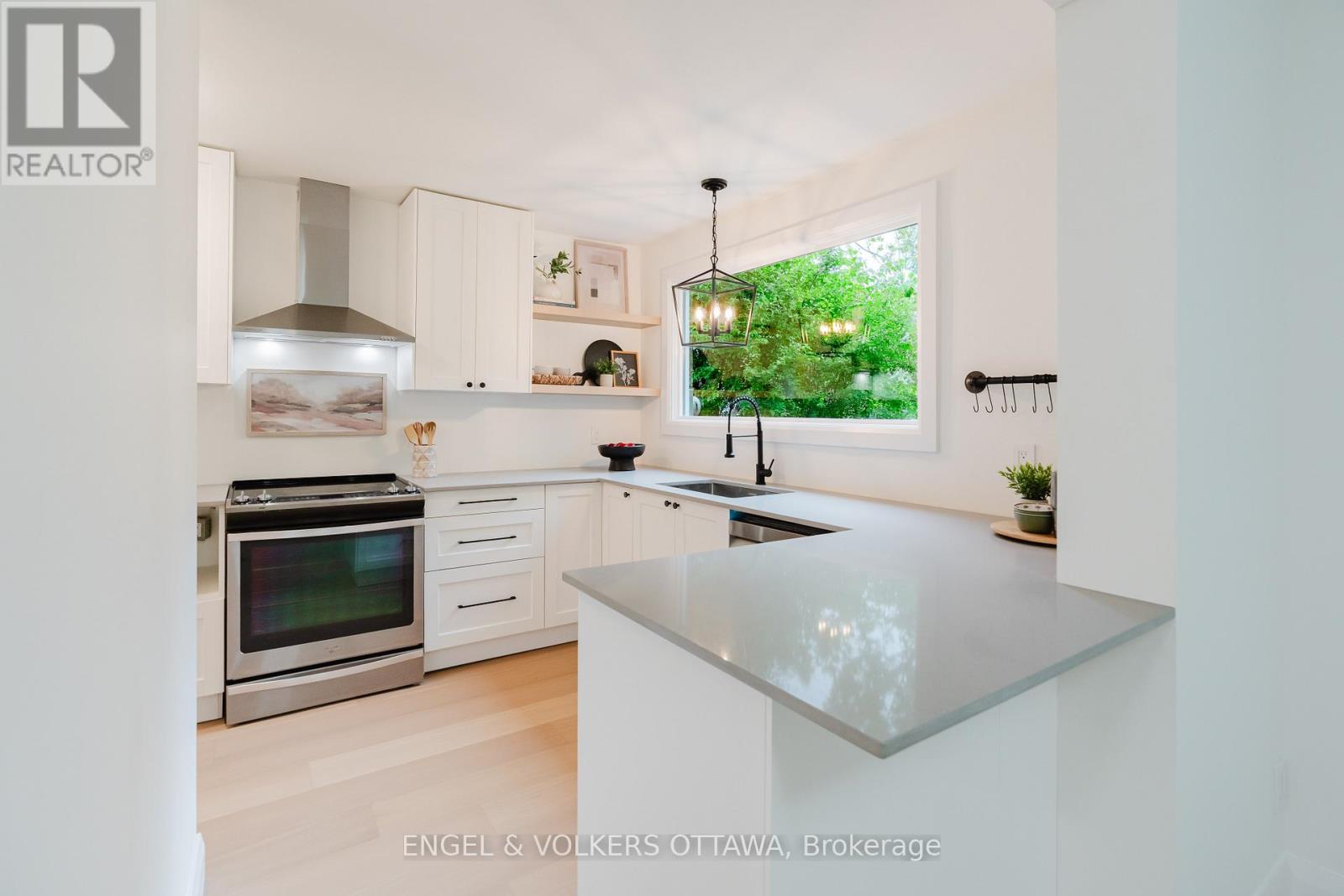 825 DE SALABERRY STREET, Ottawa. Luxury613. By Peter Sagos - Image 18
