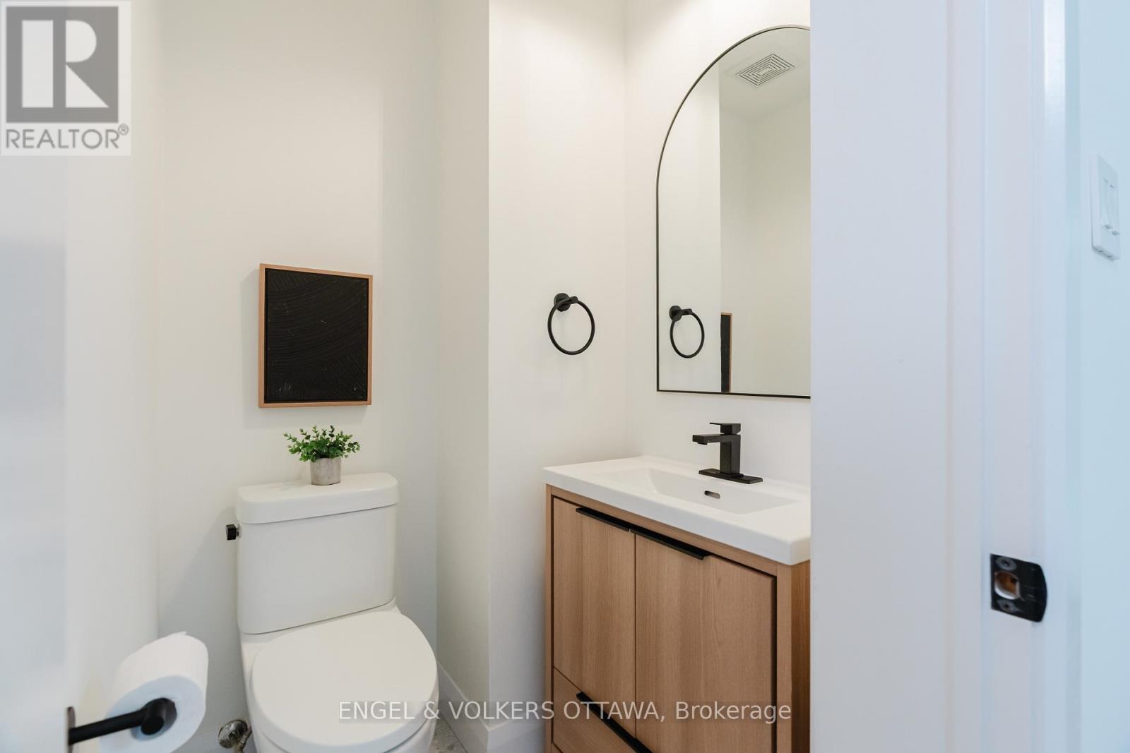 825 DE SALABERRY STREET, Ottawa. Luxury613. By Peter Sagos - Image 23