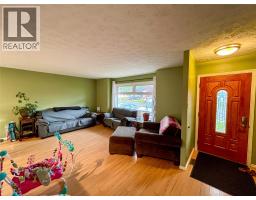 Living room - 143 Bergeron Drive, Tumbler Ridge, BC V0C2W0 Photo 11