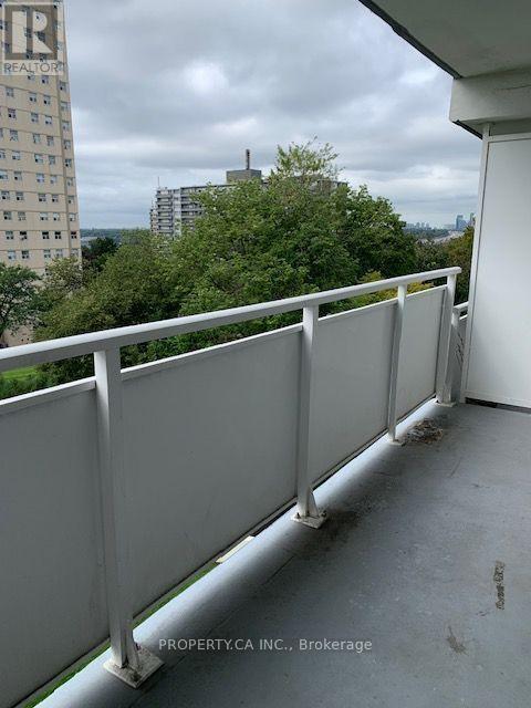 411 - 10 PARKWAY FOREST DRIVE, Toronto (Henry Farm) — photo 9