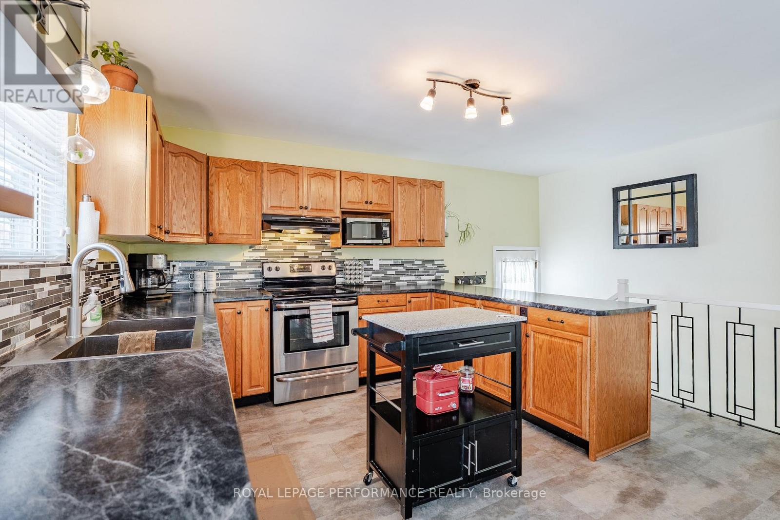 3301 ROSS AVENUE - 6