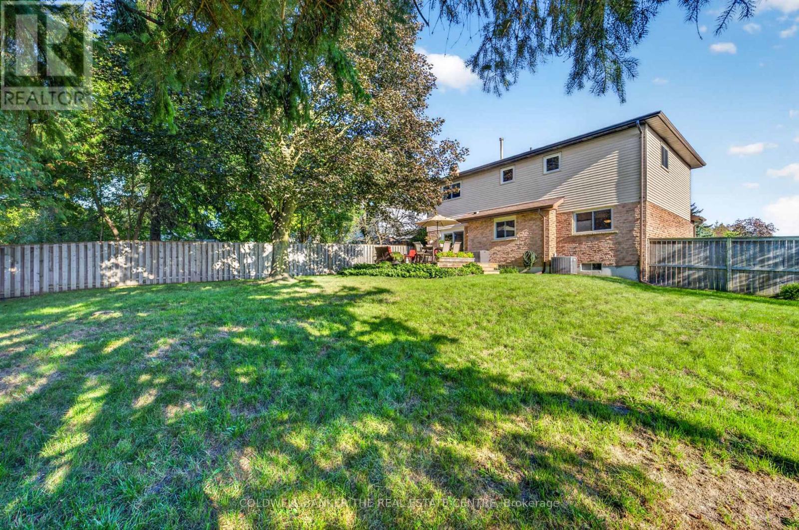893 ARNOLD CRESCENT - Image 22