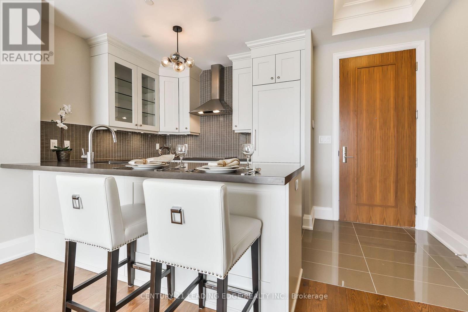 210 - 9 STOLLERY POND CRESCENT, Markham (Devil's Elbow) — photo 3