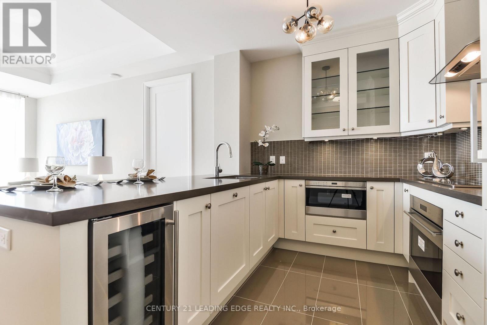 210 - 9 STOLLERY POND CRESCENT, Markham (Devil's Elbow) — photo 4