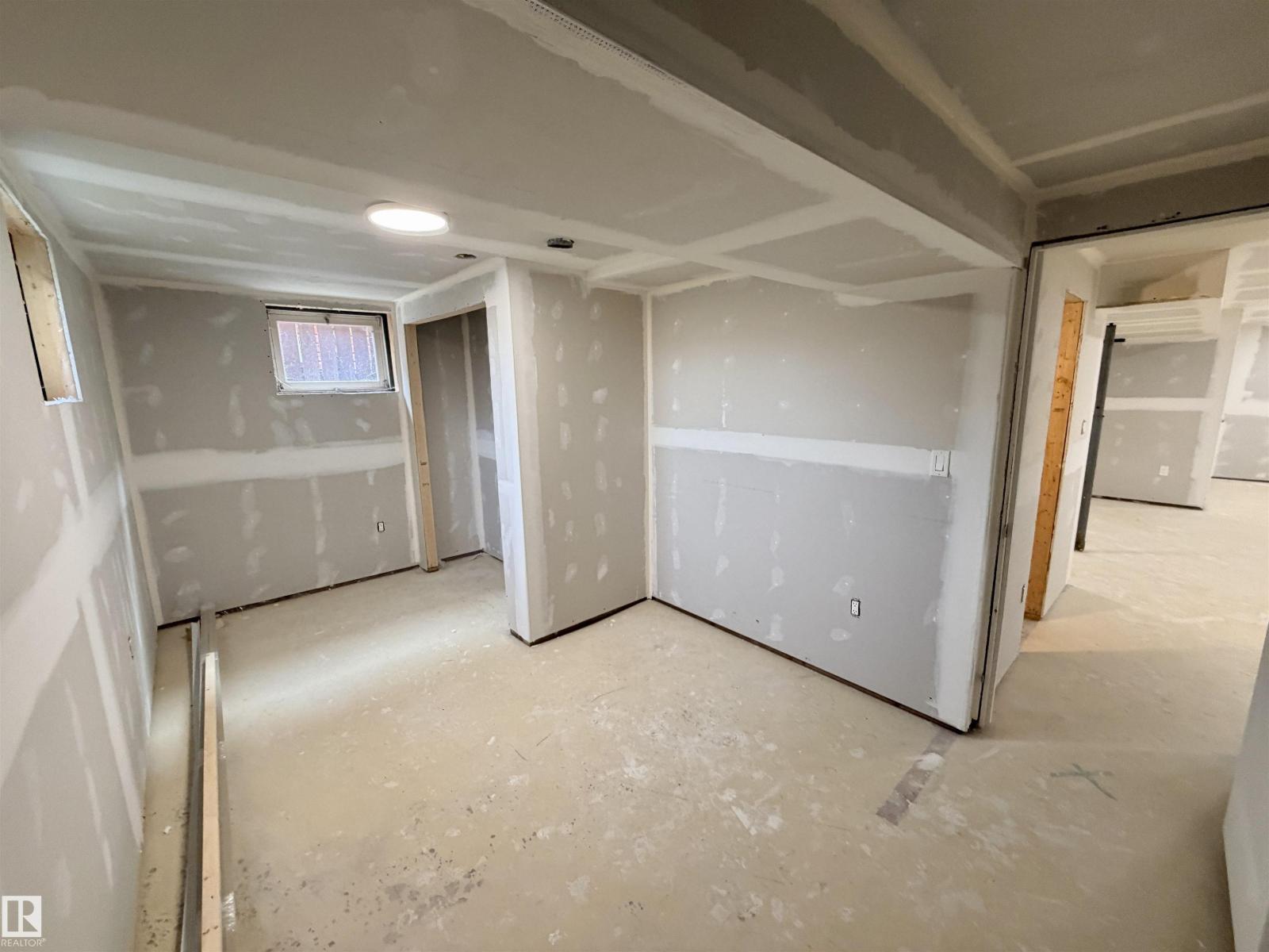 5113 45 ST - 26