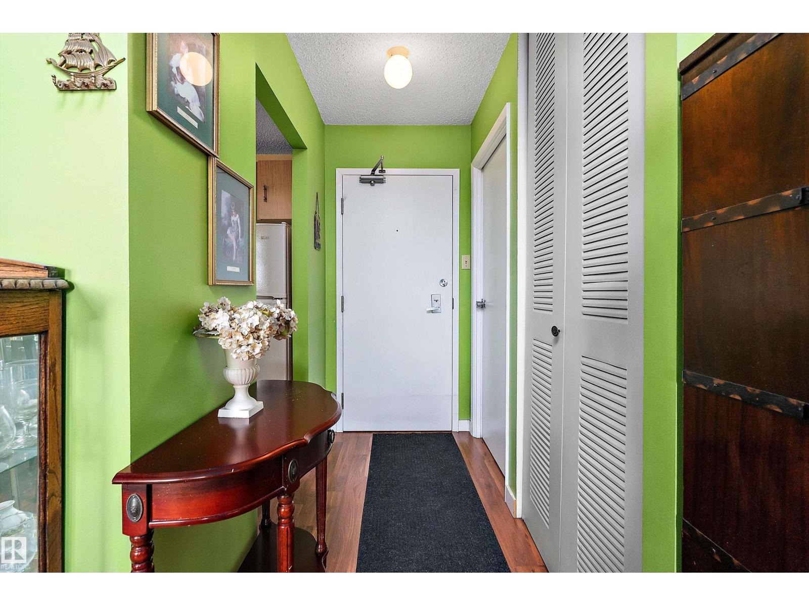 #1704 9916 113 ST NW - 6
