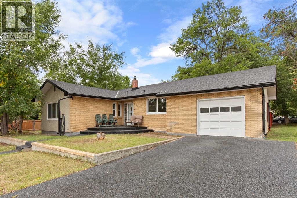 410 4 Avenue SW - 2
