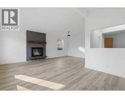 Living room - 731 Queensland Drive Se, Calgary, AB T2J4S8 Photo 8