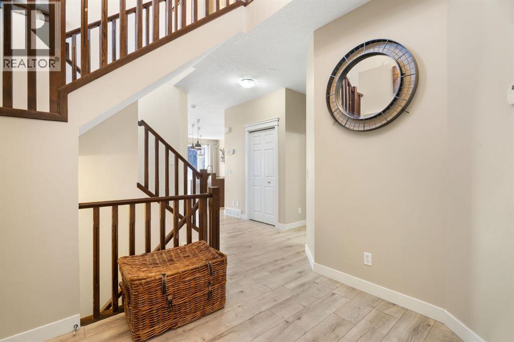417 River Heights Drive, Cochrane — photo 4