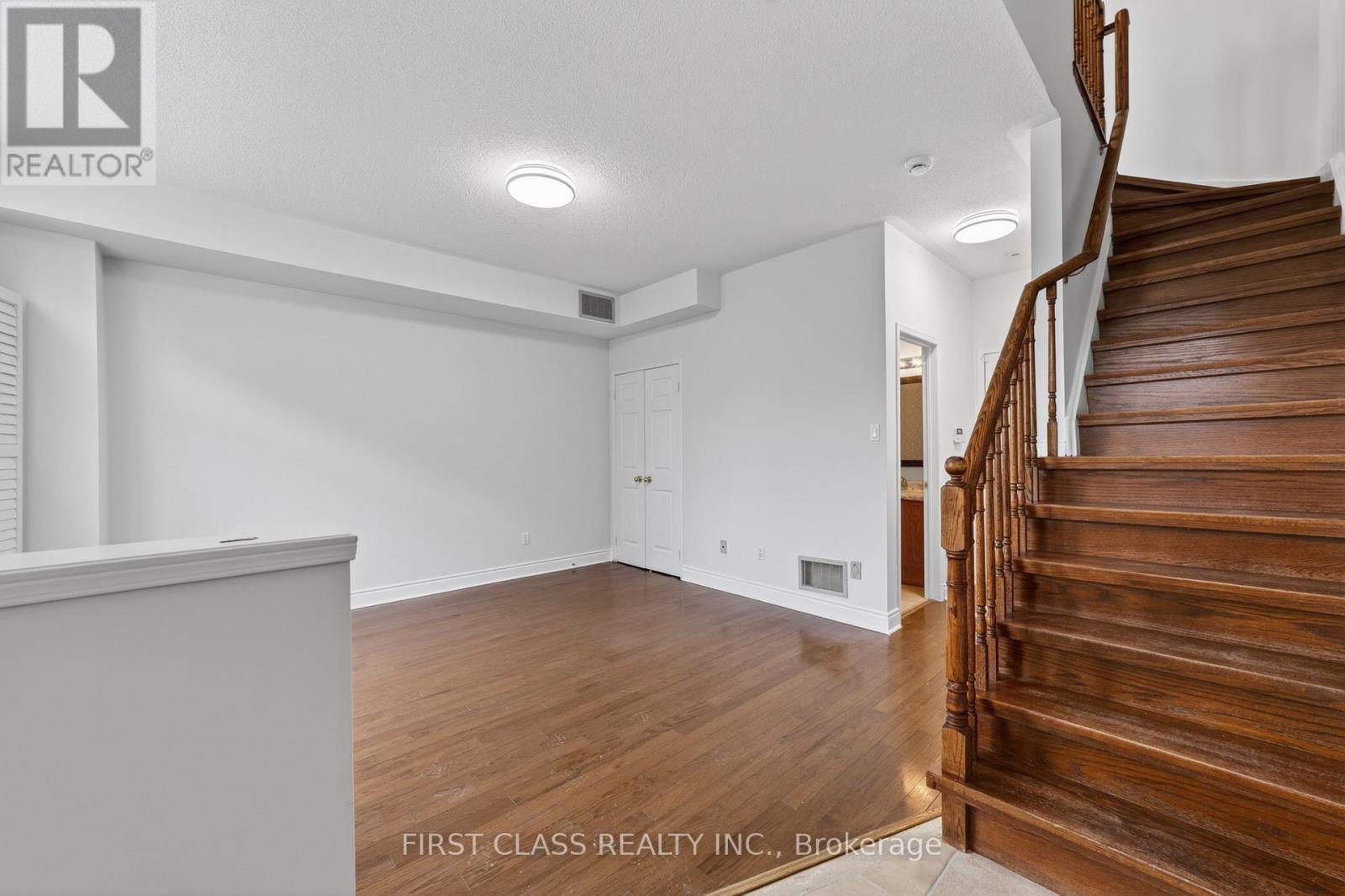 TH10 - 3076 LAKE SHORE BOULEVARD W, Toronto (New Toronto) — photo 2