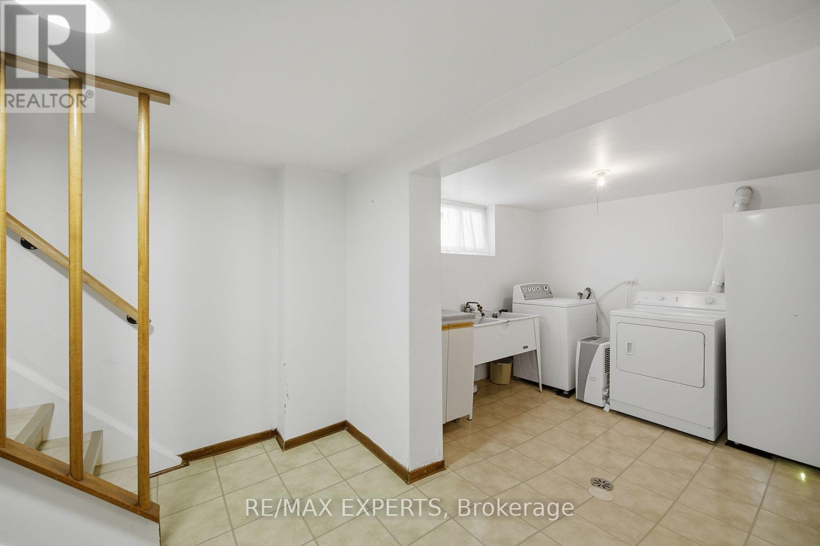 90 HEATHROW DRIVE - 21