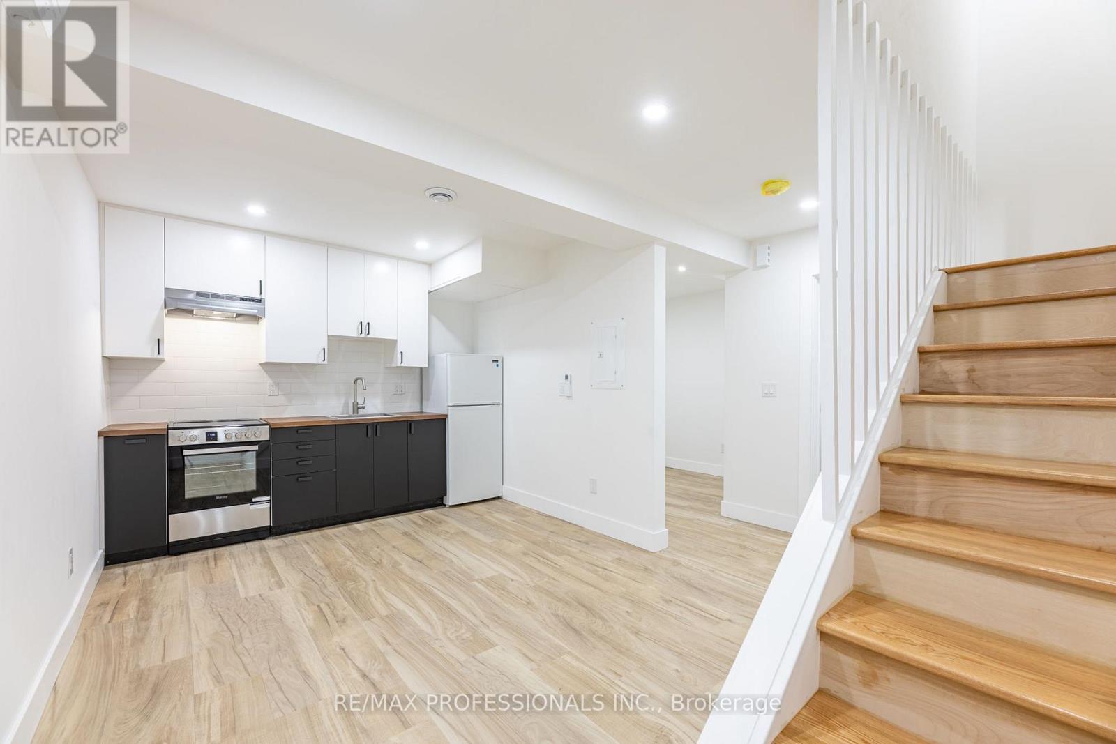D - 130 JANE STREET, Toronto (Lambton Baby Point) — photo 2